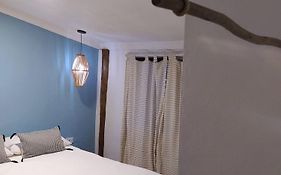 Casa Tupi - suítes no coração do Itaguá em Ubatuba